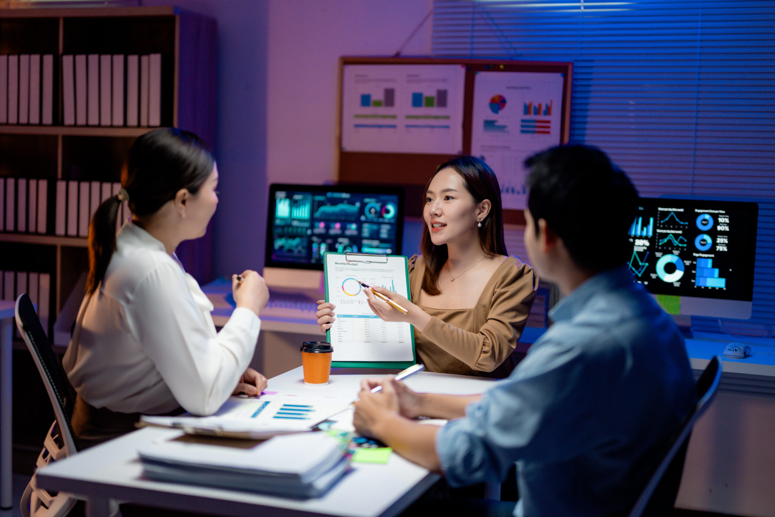 Business team analyzing dashboards and data to identify patterns for predictable revenue growth and AI-powered go-to-market strategy
